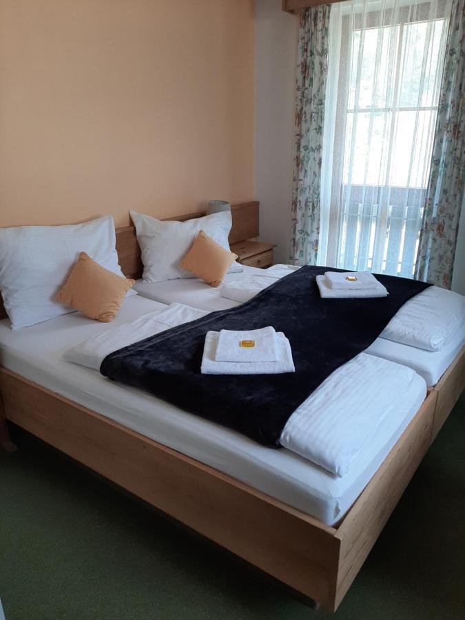 Hotel Landgasthof Frankenstern Goessweinstein Exterior photo