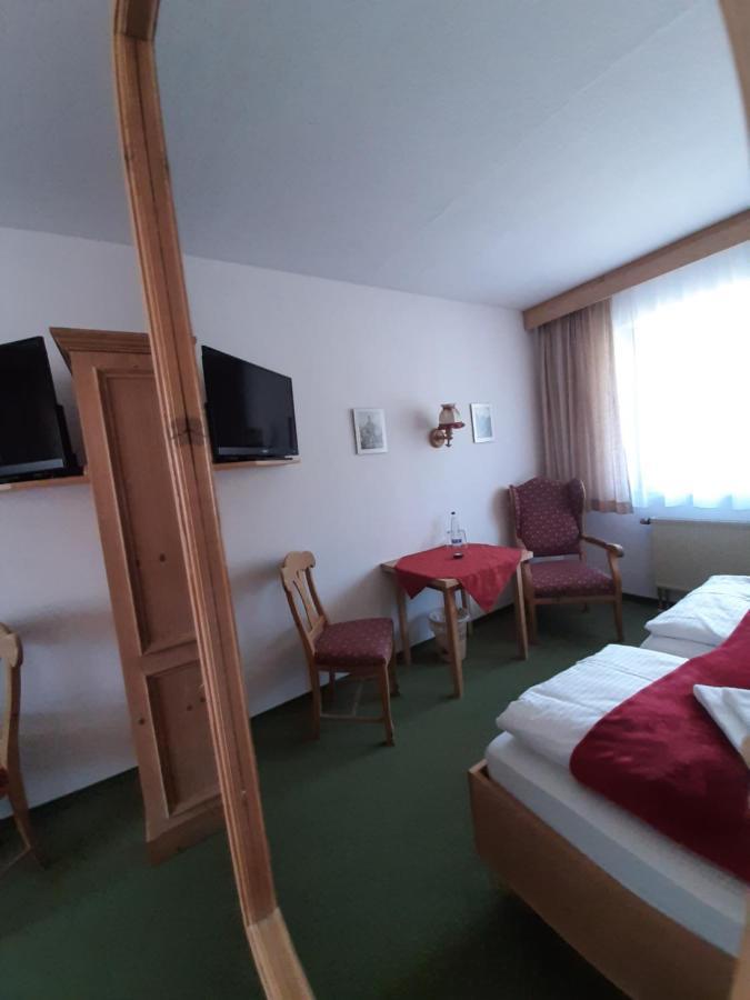 Hotel Landgasthof Frankenstern Goessweinstein Exterior photo