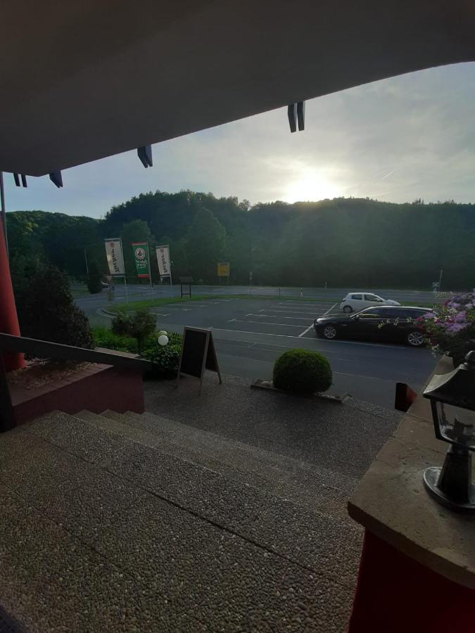 Hotel Landgasthof Frankenstern Goessweinstein Exterior photo